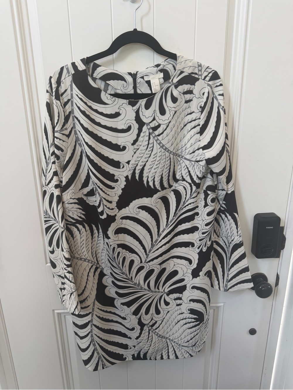H&M Black and White Swirl Print Long Sleeve Dress